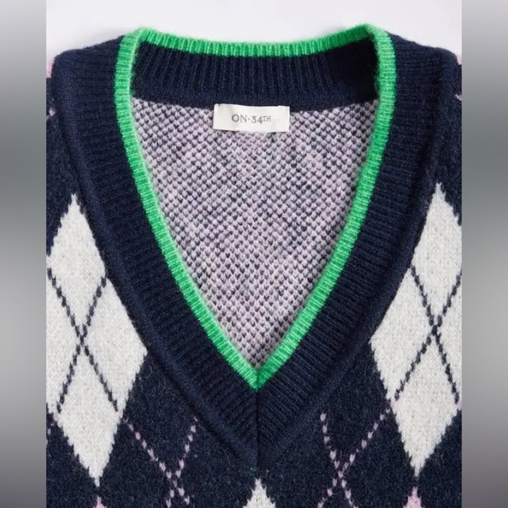 On 34th Women's Argyle V-Neck Drop-Shoulder Sweater. - Picture 8 of 16